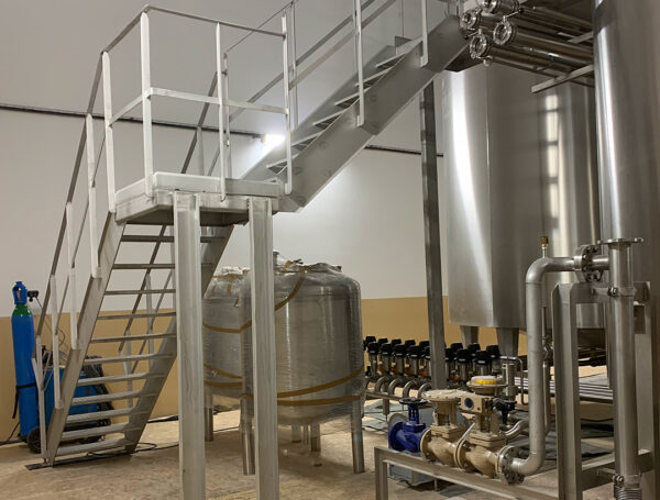 escalier-garde-corps-cuves-tuyauterie